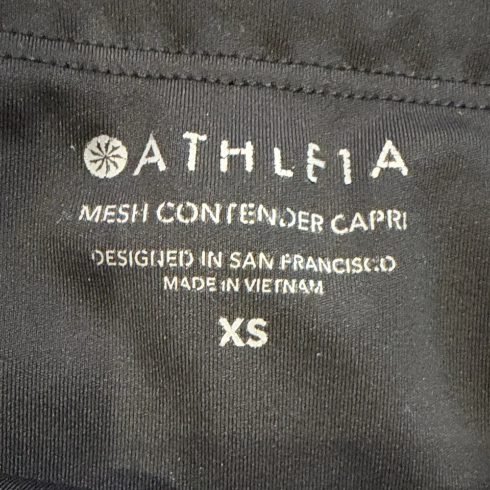Athleta Mesh Contender Capri Size XS Black - C18-002